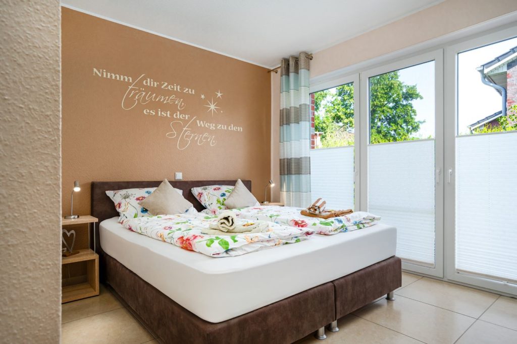 Schlafzimmer 1
