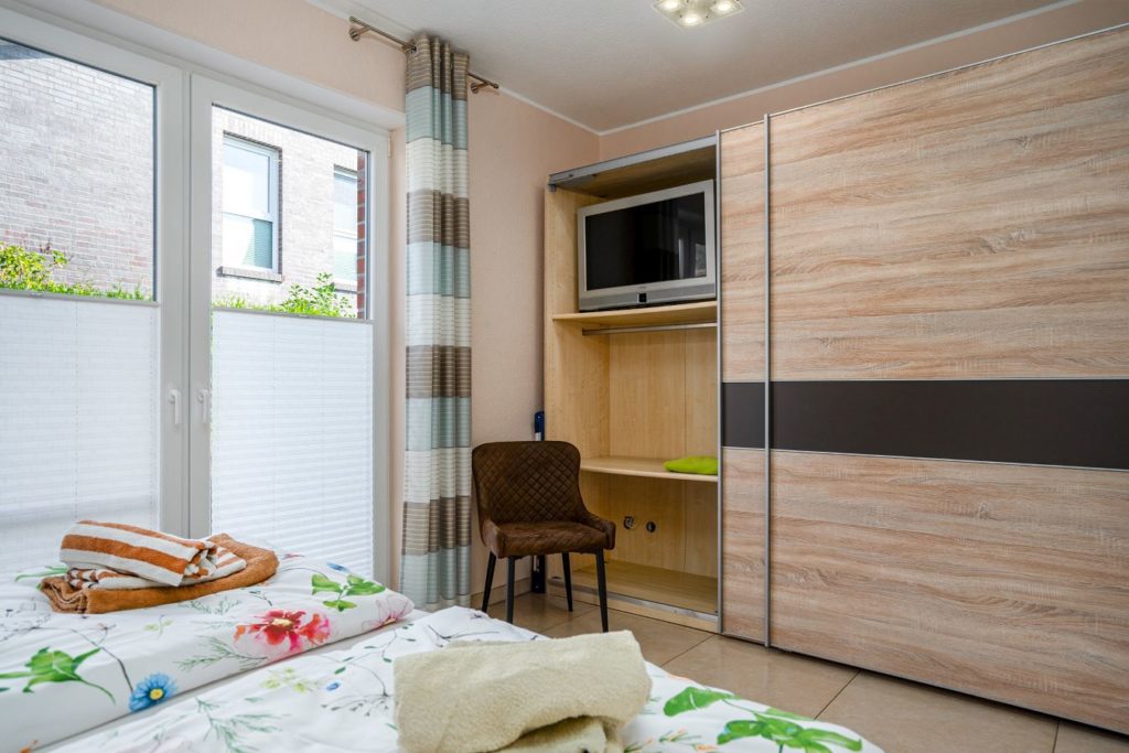 Schlafzimmer mit TV
